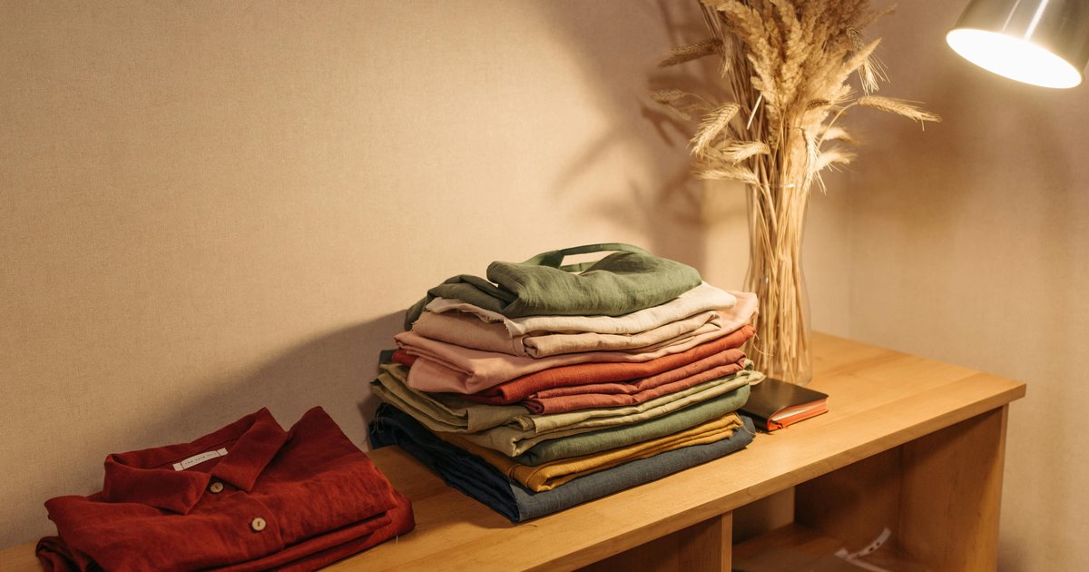 Ubrania z naturalnych tkanin - które materiały wybrać?