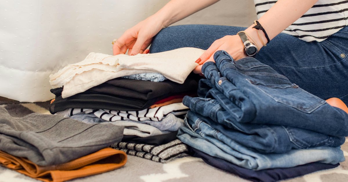 Slow fashion w praktyce - jak zbudować ekologiczną szafę od podstaw?