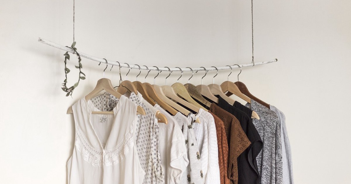 Capsule wardrobe - jak stworzyć funkcjonalną garderobę z 30 elementów