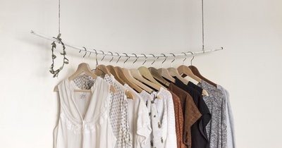 Capsule wardrobe - jak stworzyć funkcjonalną garderobę z 30 elementów