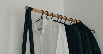 Styl minimalistyczny w modzie: Mniej znaczy więcej
