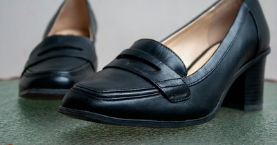 Buty do biura - jak wybrać eleganckie i wygodne modele?
